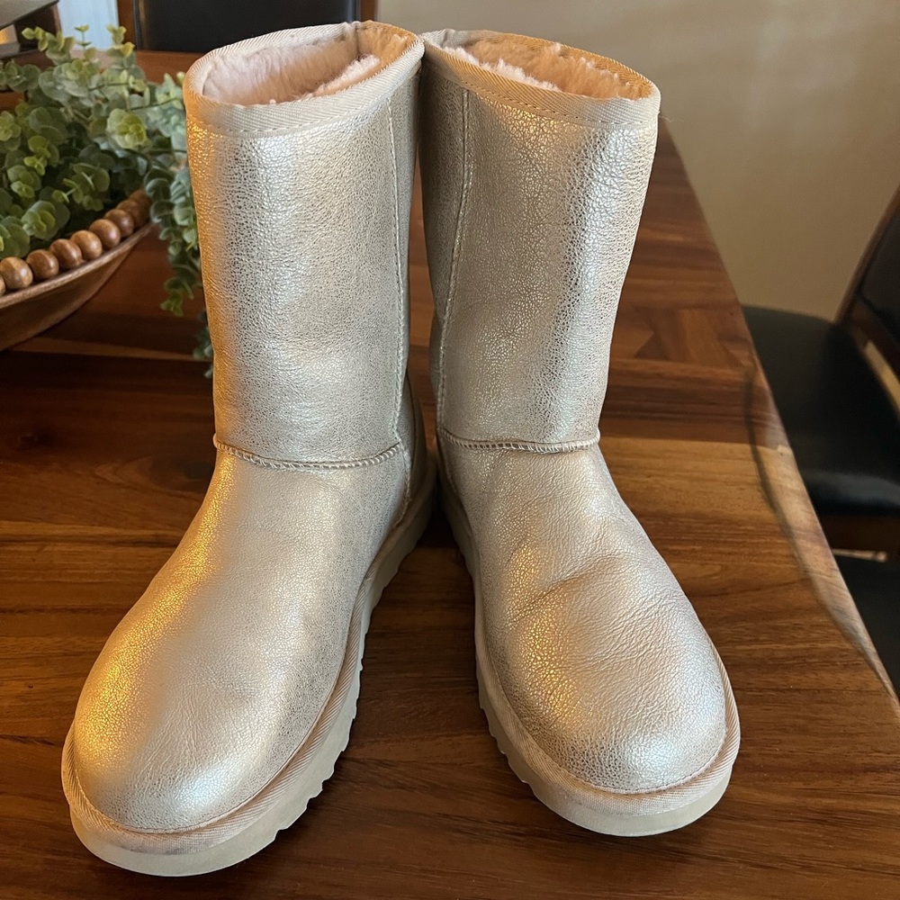 UGG Classic Women’s Short Metallic Gold Sheepskin Winter Boots, Size 8